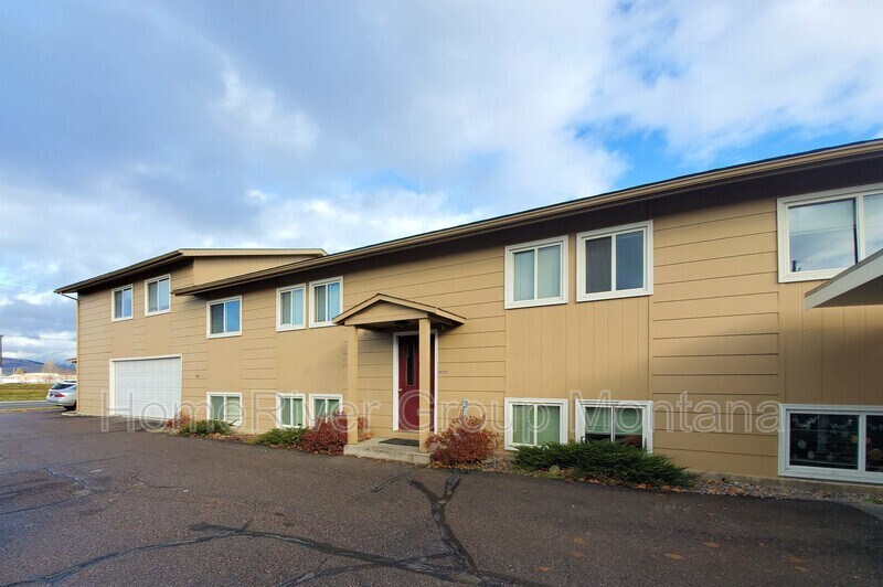 Primary Photo - 913 Pattee Creek Dr