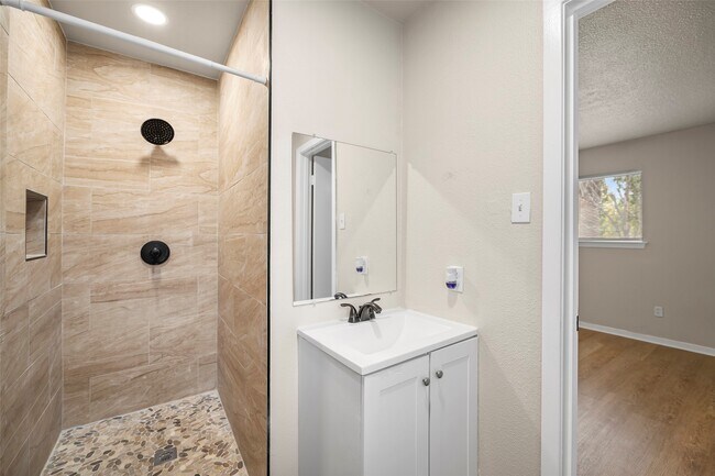 Foto del edificio - 13335 Ambrose St