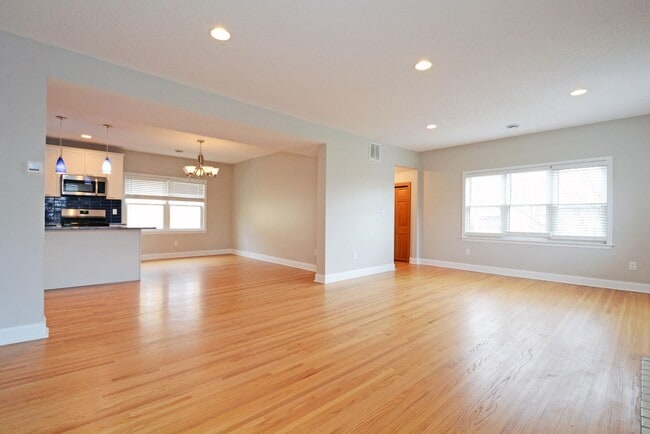 Building Photo - 3552 Irving Ave S