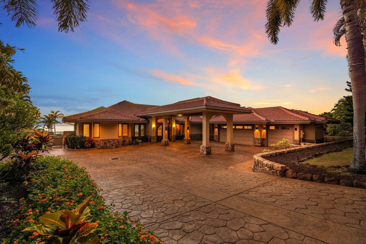 Primary Photo - Luxury Executive Home for Long-Term Rental