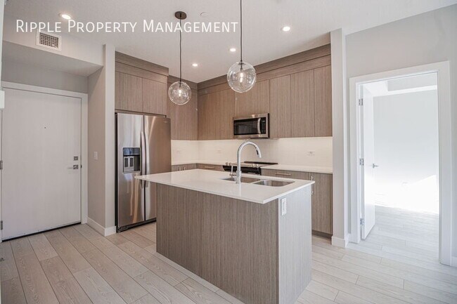 Photo du bâtiment - Modern 2 Beds, 2 Baths Apartment/Condo | N...