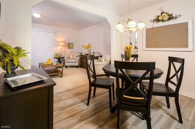 Foto del edificio - 6244 Trumpeter Ln