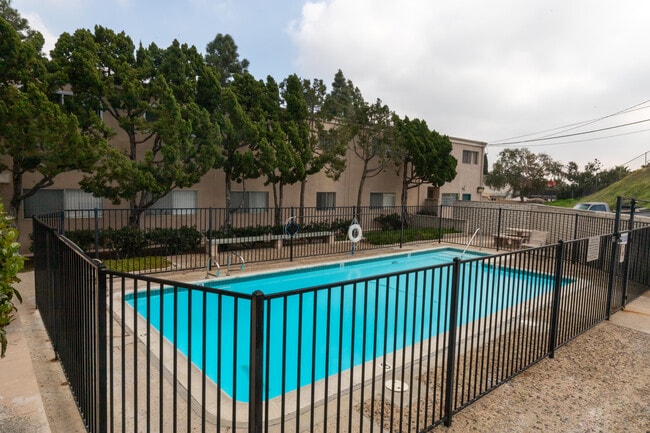 Building Photo - 2677 Marathon Dr