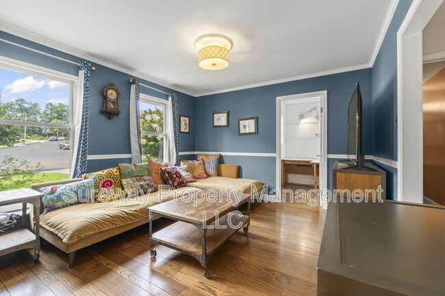 Building Photo - 100 Westwood Hill