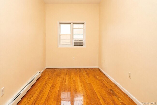 Foto del edificio - 1726 Linden Blvd
