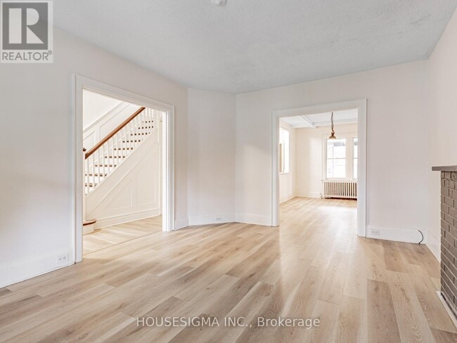 Building Photo - 110 Duplex Ave