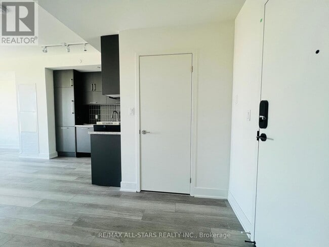 Building Photo - 38-1538 Andre de Grasse St