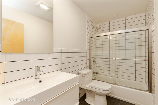 Foto del edificio - 325 E 44th St