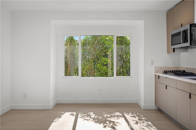 Foto del edificio - 6944 Amestoy Ave