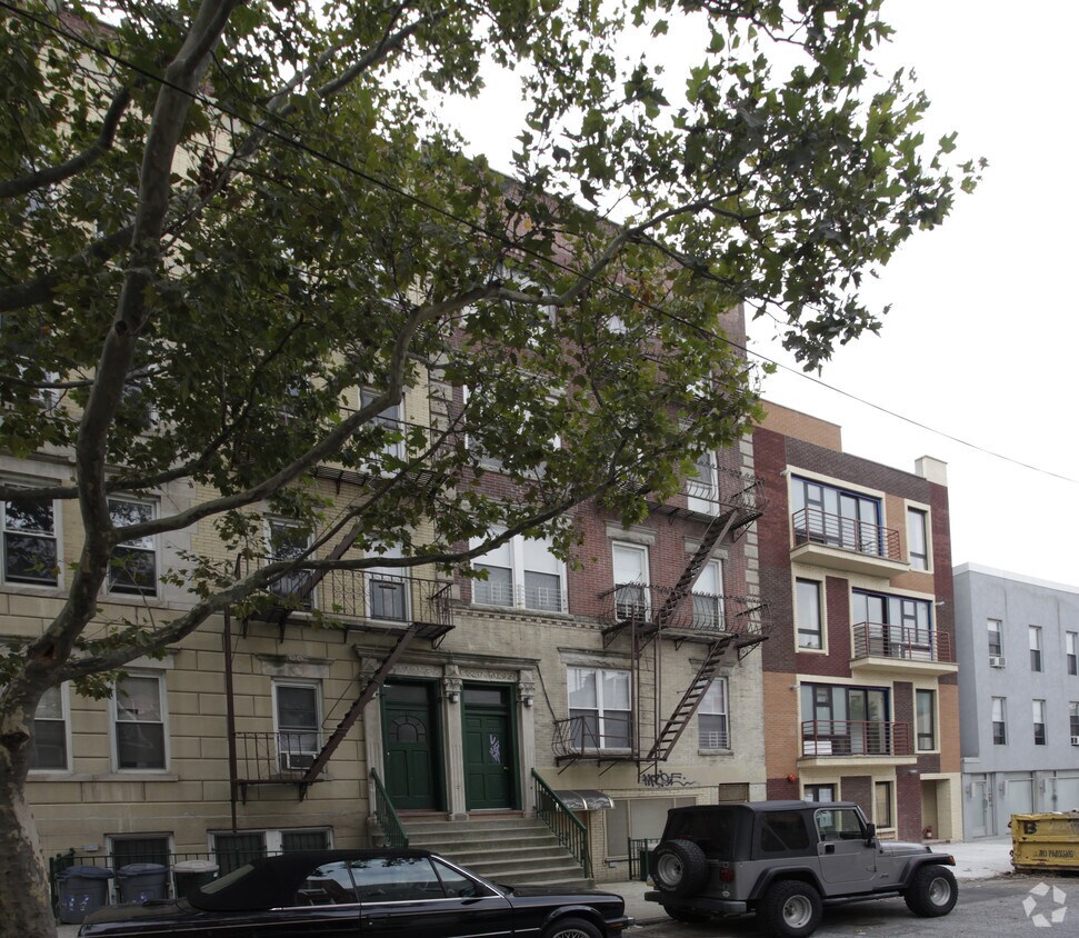 Primary Photo - 16 Conselyea St