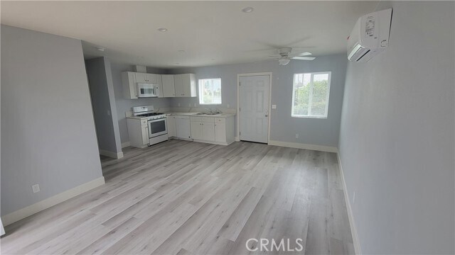 Foto del edificio - 8367 Bennett Ave