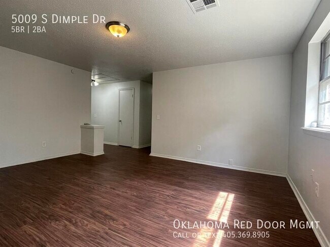 Building Photo - 5009 S Dimple Dr