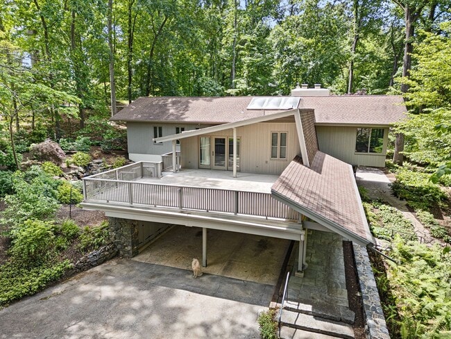 Building Photo - Mid Centurty Modern Home