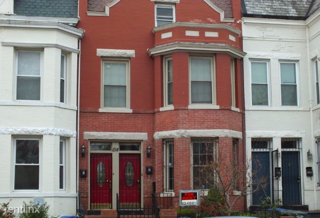 Building Photo - 814 11th St NE