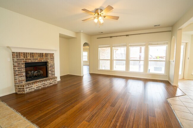 Building Photo - Spacious 5 bedroom Home In Bixby!
