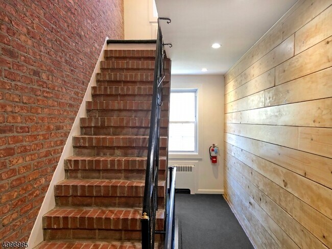 Building Photo - 378 Claremont Ave