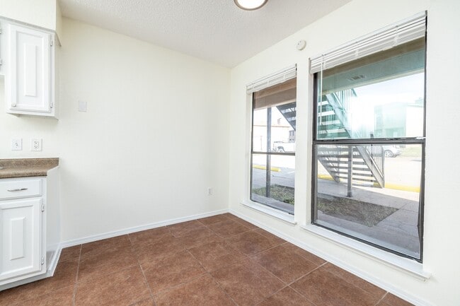 Building Photo - 8109 Foxfire Lane, Unit B