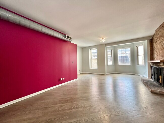 Spacious Living Room - 1520 S Wabash Ave