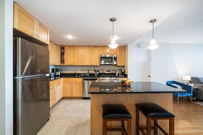 Building Photo - 700 Grove St