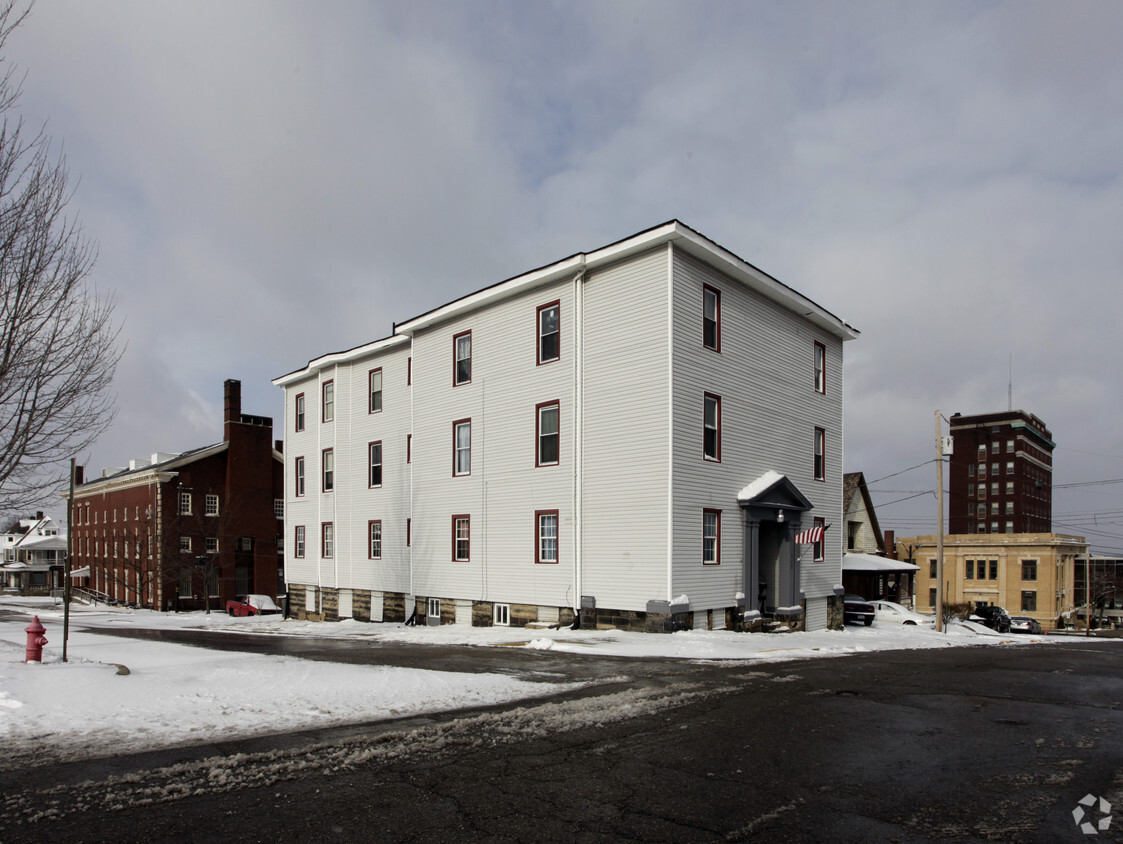 Foto principal - 149 S Freedom Ave