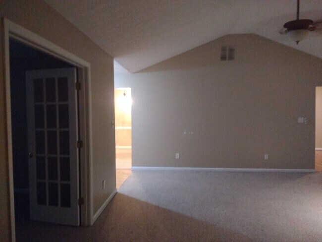 Building Photo - 385 Burch Rd