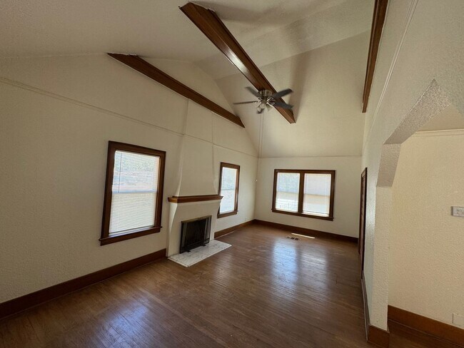 Building Photo - Beautiful hardwood floors throughout!