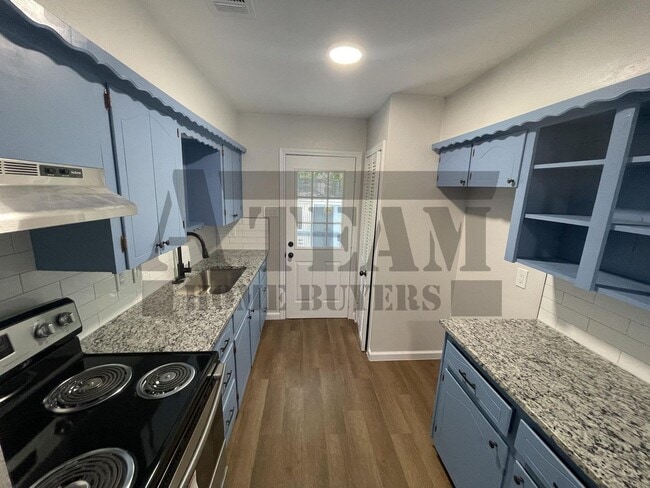 Building Photo - Cozy Lake View 2 Bed 1 Bath house for rent!