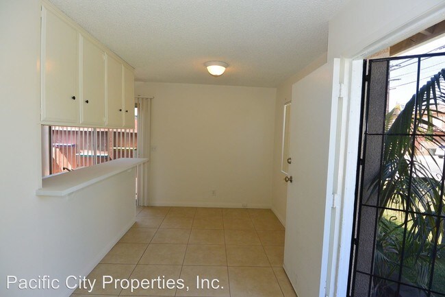 Building Photo - 1570 Orange Ave
