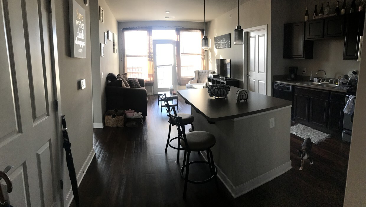 Foto principal - 2139 Chester Ave
