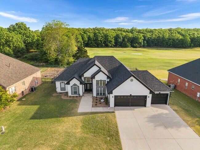 Foto del edificio - RIGHT ON THE COURSE Country Club Living