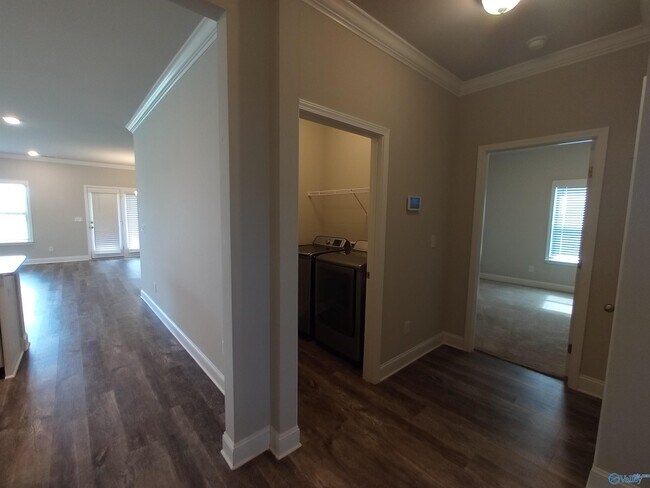 Building Photo - 102 River Haven Dr