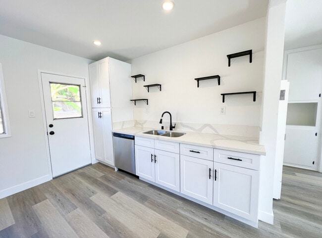 Foto del edificio - 15301 Eastwood Ave