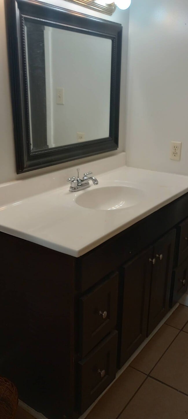 Building Photo - 7 MacArthur Dr