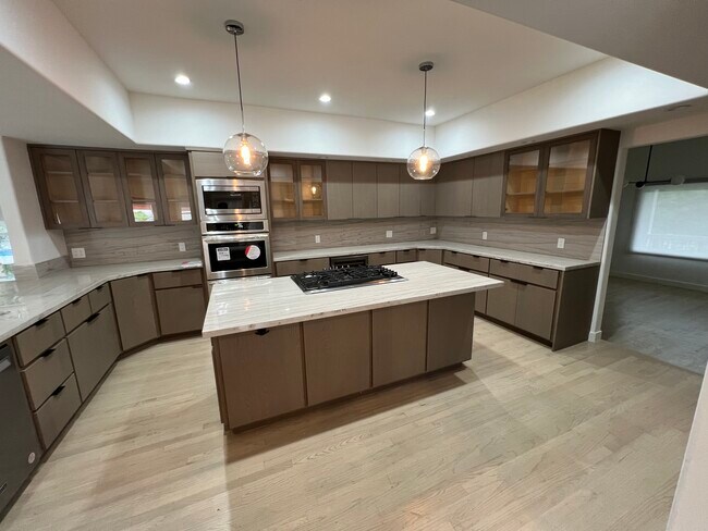 NEW KITCHEN - 2005 N Meadows Ave