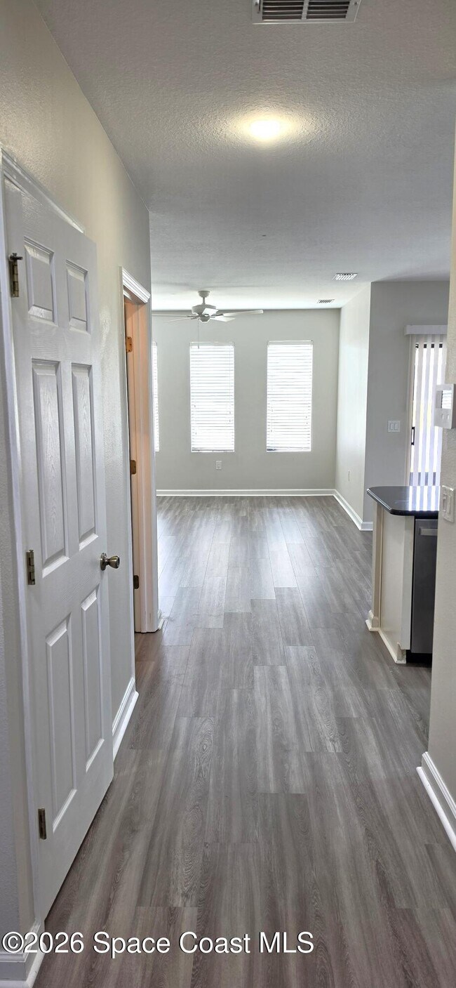 Building Photo - 1390 Lara Cir
