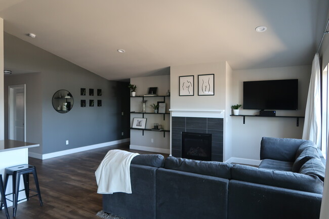 Foto del edificio - 3395 NW Birch Ave