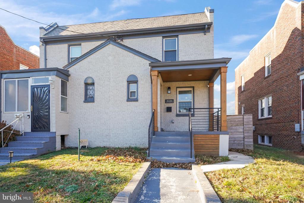 Foto principal - 4226 14th St NE
