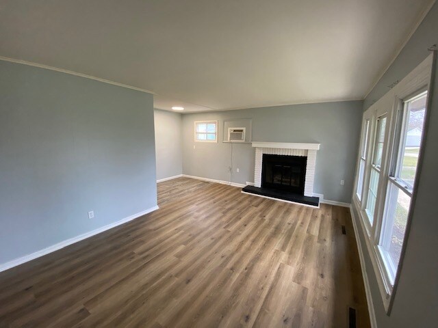 Building Photo - 5289 Crescent Dr