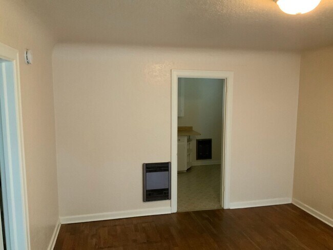 Building Photo - 16th & Olive Duplex