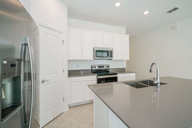 Building Photo - 152 Pershing St