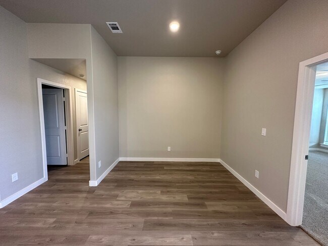 Foto del edificio - Awesome 3 Bedroom 2 bathroom!