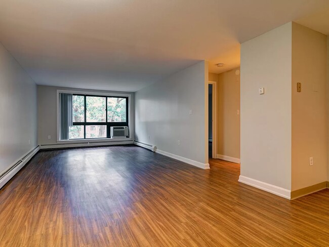 Building Photo - 30 Rockingham Ave