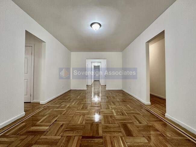 Foto del edificio - 44 Bennett Avenue