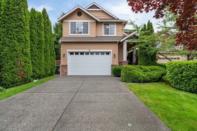 Building Photo - A Beautiful Picture Perfect Home with 4 Be...
