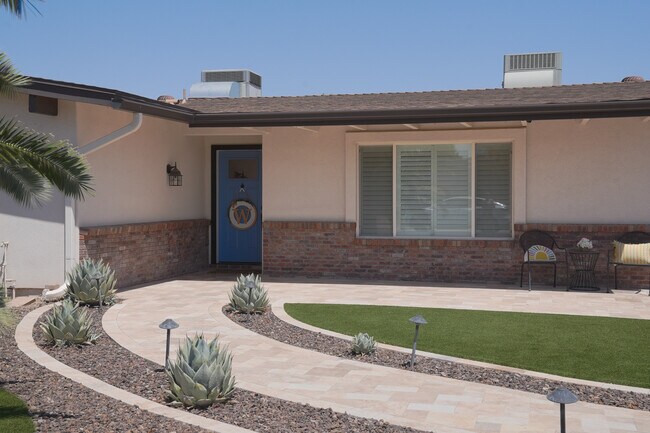 Foto del edificio - 2526 E Mercer Ln