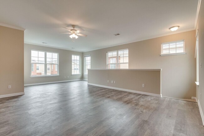 Foto del edificio - 4206 Regency Ct