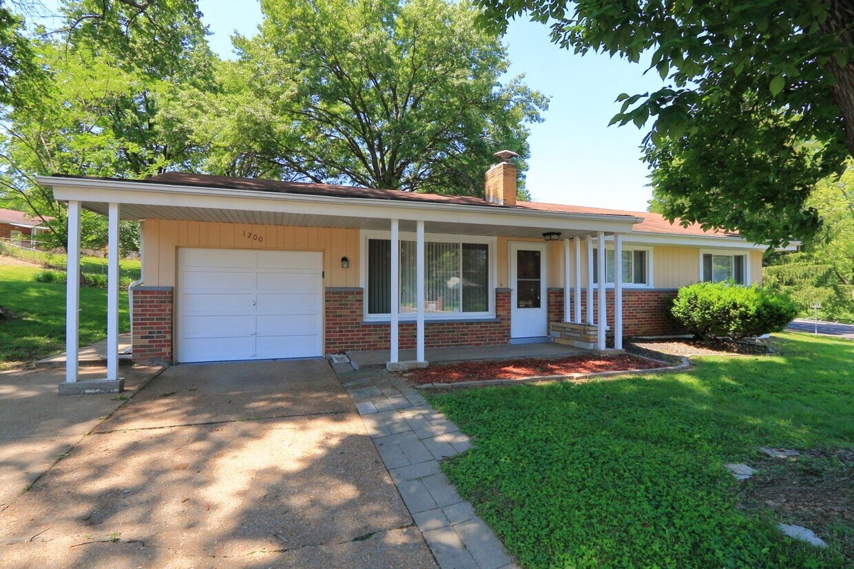 Primary Photo - Charming 3 Bedroom 1 Bathroom Home