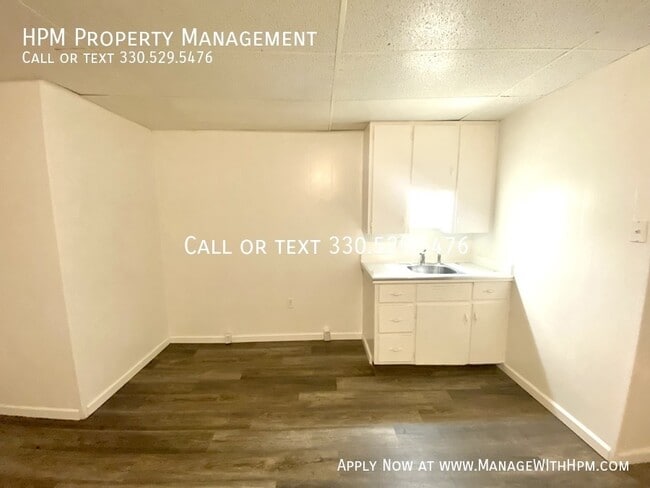 Foto del edificio - 1214 Woodward Pl NW