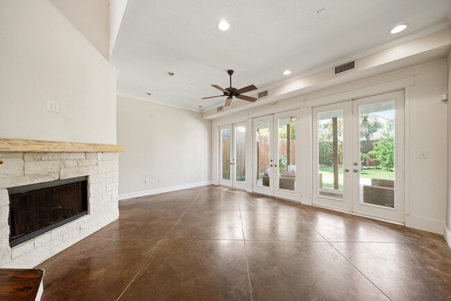 Building Photo - 513 W 22nd St