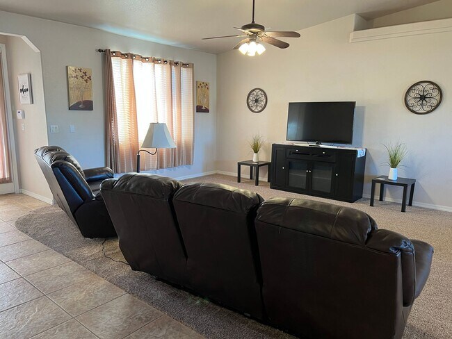 Foto del edificio - 3 Bedroom - 3 Bath Furnished Home